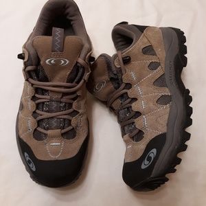 Salomon hiking shoes size 6